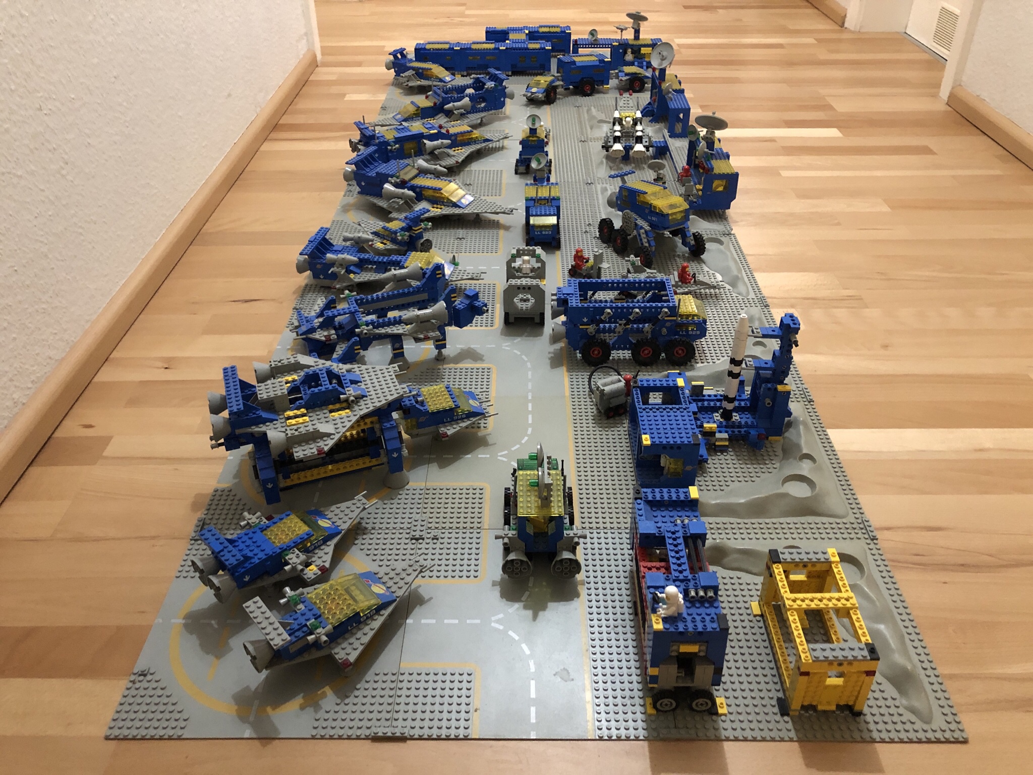 3 Classic Space sets on one 16x16 base plate : r/lego